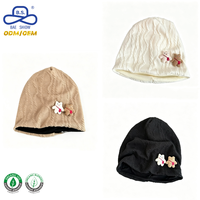 Bonnet Ourson Kawaii en Tricot Câblé Crème Texture Ondulée – Accessoire Hiver Confortable – Fabrication et Approvisionnement en Stock