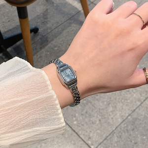 นาฬิกาข้อมือโซ่ทองสไตล์โรมันวินเทจ เรียบหรู สำหรับสุภาพสตรี ขนาดเล็ก นาฬิกาควอตซ์ - Product Image 3