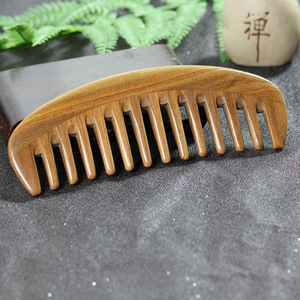 Peine para el cabello de madera de sándalo verde Meishuge, peine de masaje hecho a mano con dientes anchos en forma de U para la población en general - Product Image 2