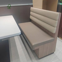 Dessus de table en marbre carré super blanc avec mobilier de restaurant à surface brillante-Ensemble de cabines en cuir