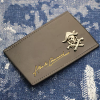 Haute qualité personnalisé 3D cuir patchs coeur fleur formes Pirate squelettes croix arme à feu Logos pour élégant chapeau décorations