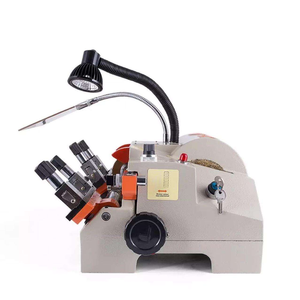 Essentiel pour les serruriers professionnels : Machine à clés à double tête DF 100E1 avec découpe ultra-précise - Product Image 1