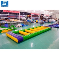 Parc aquatique gonflable avec échelle d'escalade, pont flottant, parcours d'obstacles pour les sports nautiques