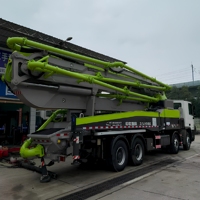 Pompe à béton d'occasion Zoomlion 50m sur châssis Benz 4 essieux Euro V, faible nombre d'heures, prête à l'emploi (modèle 2020)