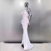 Robe de soirée élégante pour femme, blanche, sans bretelles, col en V, avec plumes, paillettes et perles, fente haute, longueur ras du sol, séchage rapide