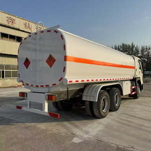 Camión Cisterna Pesado Sinotruk HOWO 6X4 de Alta Seguridad, 10 Neumáticos, Color Blanco, 371HP, con Precio Bajo - Product Image 3