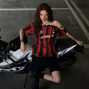 Nouvelle collection été 2025 – T-shirt de sport léger grande taille à épaule unique et col rond, personnalisé avec lettres imprimées numériquement pour femme - Product Image 3