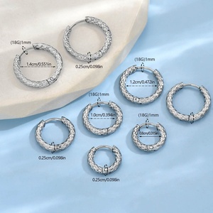Pendientes de Aro de Acero Quirúrgico 316L OEM Personalizados Rápidos, Anillos Lisos Martillados y Retorcidos para Piercing de Cartílago y Septum - Product Image 5