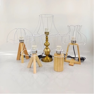 <span class=keywords><strong>Portalampada</strong></span> e Base Fai <span class=keywords><strong>da</strong></span> Te in Legno Massello con Attacco E27, Interruttore a Spina e Installazione Facile a Vite, Apertura 20mm 110-240V <span class=keywords><strong>per</strong></span> <span class=keywords><strong>Tavolo</strong></span> o Parete - Product Image 2