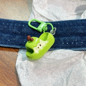 Porte-clés esthétique et amusant en forme de pomme pour elle, breloque créative en forme de fruit pour sac, porte-clés de luxe en plastique souple, cadeau pour la fabrication de bijoux - Product Image 6