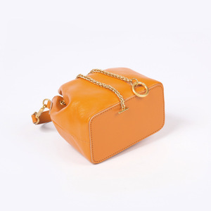 Nouvelle mode <span class=keywords><strong>Sac</strong></span> seau élégant Pochette de couleur unie <span class=keywords><strong>Sac</strong></span> <span class=keywords><strong>à</strong></span> <span class=keywords><strong>main</strong></span> en cuir avec cordon de serrage et chaîne - Product Image 3