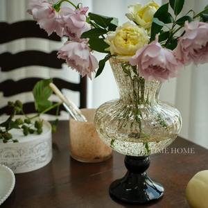 Vase Fenton du milieu du siècle avec des paillettes dorées - Product Image 5