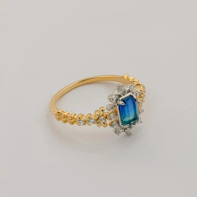 Anello d'argento di lusso chiaro giapponese 14K placcato in oro verde blu vetro bianco zircone pietra