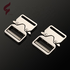 Boucle de ceinture en métal zinc personnalisée Lihui pour chaussures homme, ajusteur latéral à dégagement rapide, motif lettre logo <span class=keywords><strong>moteur</strong></span>, boucle de collier pour chien - Product Image 3