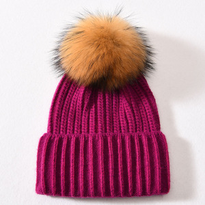 Jxwatcher Nouveau style <span class=keywords><strong>Bonnet</strong></span> d'hiver pour <span class=keywords><strong>femme</strong></span> en <span class=keywords><strong>cachemire</strong></span> tricoté sur mesure avec pompon en vraie fourrure, bordure à revers et rayures, bonnets chics - Product Image 4