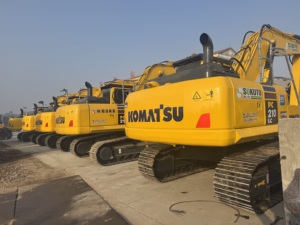 Excavatrice sur chenilles Komatsu d'occasion PC210 21 tonnes Matériel lourd Bien entretenue PC210 PC210LC Pc210-8 à vendre - Product Image 6