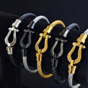 Brazalete Geométrico Minimalista de Alambre Trenzado, Chapado en Oro de 18K sobre Plata, Antideslustre, de Acero Inoxidable Triple X, Unisex - Product Image 1