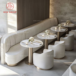 Meubles de restaurant de luxe, tables rondes en marbre, supports en métal doré et fauteuils en velours crème pour café et salle à manger - Product Image 3
