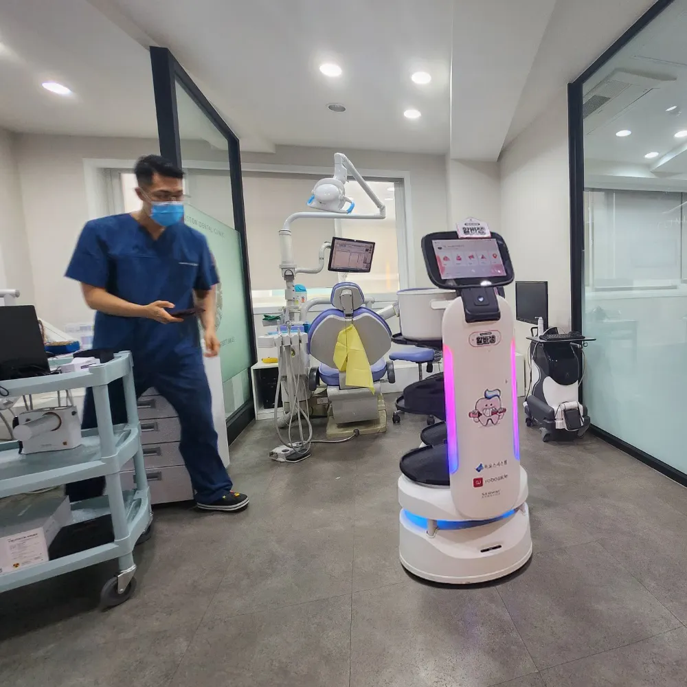 अस्पताल और दवा स्टोर में पेशेवर बुद्धिमान वितरण रोबोट