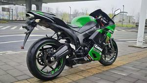 <span class=keywords><strong>Moto</strong></span> à essence d'occasion Kawasaki1 6R - Quatre cylindres, refroidissement par eau, injection électronique de carburant, 600cc - Product Image 5