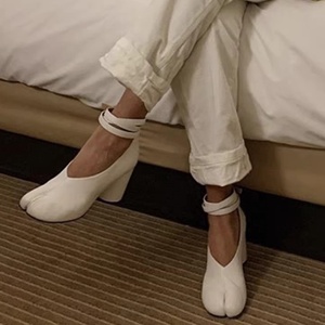 Sandales à bout fendu pour femmes, design tendance, avec lanières à la cheville, talons hauts et ronds, style rétro, chaussures d'été - Product Image 1