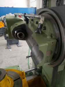 Machine à tailler les engrenages hydrauliques - Machine industrielle de formage d'engrenages hélicoïdaux et droits - Product Image 3