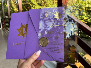 Invitación de Boda de Lujo 2026, Juego Completo en Acrílico, con Bolsillo, Impresión en Dorado, Invitación Acrílica con Bolsillo Morado - Product Image 2