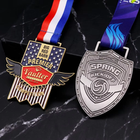 Médaille souvenir en métal sur mesure, design personnalisé, forme de bouclier de football, médaille avec support de logo personnalisé