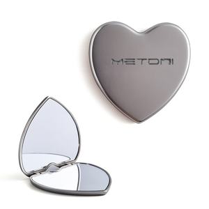 Espejo de Maquillaje Plegable de Bolsillo con Forma de Corazón Personalizado, de Metal Plateado con Grabado, para Chicas - Product Image 1