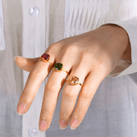 Bague française rétro carrée en acier inoxydable multicolore pour femme Bague de niche en pierres précieuses à la mode Réglage de la lunette Non-Fading
