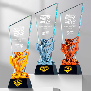 Trophée en cristal transparent personnalisé de style <span class=keywords><strong>pyramide</strong></span>, écologique, en gros, avec impression par sublimation pour récompenses et cadeaux d'affaires - Product Image 2