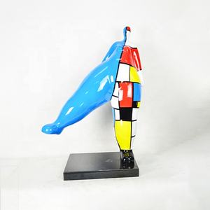 घर की सजावट के लिए फैक्टरी कस्टम फाइबरग्लास मूर्तिकला हाथ से चित्रित व्यक्तित्व एपॉक्सी राल मूर्ति कला अफ्रीकी महिला मूर्ति - Product Image 2