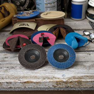 Matériau calciné Roue à lamelles Thousand Blade Flat Gauze Sandpaper Type de disque de meulage Disque abrasif - Product Image 1