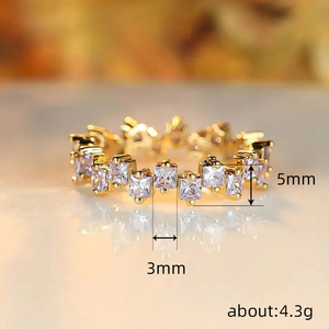 Anello Quadrato Scintillante Offset per Donne, Gioiello da Dito Creativo e alla Moda - Product Image 4