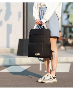 热销批发定制可折叠防水拉链几何PU材质人体工学曲线背心运动背包 - Product Image 4