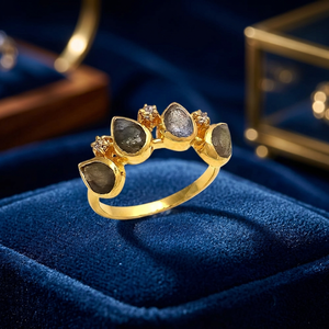 Anillo Cuádruple de Oro Amarillo con Cuatro Piedras de Zirconia Chapadas en Rodio de Diferentes Colores - Product Image 5