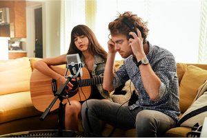 <span class=keywords><strong>AKG</strong></span> Pro Audio Lyra Ultra-HD USB-C ไมโครโฟนคอนเดนเซอร์สำหรับบันทึกเสียง ASMR-PC/แมคแล็ปท็อปขาตั้งปรับได้ปลั๊กเพลย์-สีฟ้า/สีเงิน - Product Image 4