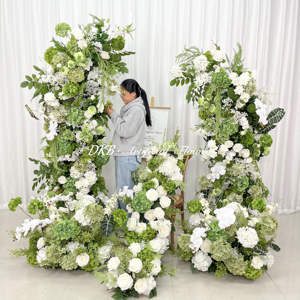 Индивидуальная свадебная арка с искусственными цветами: зелень, гортензии, шелковые белые розы - Product Image 5
