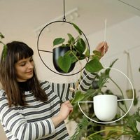 2 pièces de jardinières suspendues modernes en métal avec crochets et chaînes, supports muraux/plafond, porte-pots de fleurs pour la décoration de la maison et du jardin, revêtement en poudre