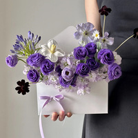 Boîtes florales de style enveloppe DIY, boîtes d'arrangement floral de Noël, emballages de fleurs fraîches, sacs à fleurs pliables en papier kraft