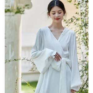 <span class=keywords><strong>2022</strong></span> último elegante satén blanco seda Puff mangas encaje hasta suave tul camisón fiesta <span class=keywords><strong>boda</strong></span> Bata - Product Image 1