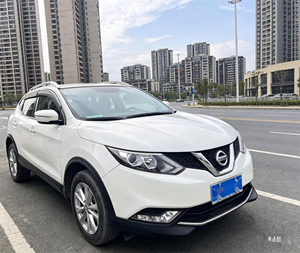 Nissan Qashqai SUV d'occasion 2016 - Moteur 2.0L, boîte de vitesses CVT avec airbags et intérieur spacieux - Product Image 1
