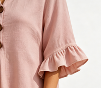 Ensemble deux pièces en lin pour femme, haut à col en V et manches courtes à volants, pantalon court à taille élastique, tenue décontractée d'été, ensemble court deux pièces pour femme