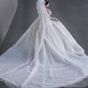 Robe de mariée sirène ultra-longue Lsgz05 Jancemebr, blanche romantique, avec appliques de dentelle sur toute la surface et perles brodées, décolleté cœur - Product Image 2
