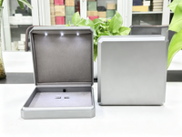 Boîte à bijoux LED grise octogonale de luxe avec logo personnalisé pour présentoir d'emballage de diamants