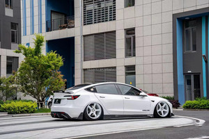ชุดแต่งกันชนหน้าคาร์บอนสีดำสไตล์ CMST คุณภาพสูงสำหรับ Tesla Model 3 รุ่นแรก พร้อมลิ้นกันชนหน้า สเกิร์ตข้าง ดิฟฟิวเซอร์ และสปอยเลอร์ - Product Image 4