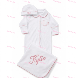 <span class=keywords><strong>Set</strong></span> Regalo per Neonati con Monogramma: Tutina Ricamata, Berretto e Copertina Avvolgente per Maschio e Femmina - Product Image 3