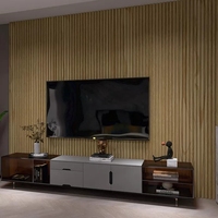 Panneau mural en PVC à grain de bois imperméable et ignifuge Feuille de revêtement mural en Wpc laminé avec surface cannelée en forme de grand mur pour l'intérieur
