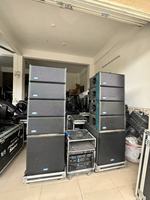 Système de sonorisation Line Array d'occasion 8x10 pouces avec amplificateur et rack pour 2x18 subwoofers, idéal pour concerts, églises, mariages, festivals et événements (location)
