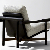 Fauteuil d'appoint moderne avec structure en bois massif foncé, tissu en lin beige, accoudoirs larges, style Mid-Century, pour hôtel, intérieur, mobilier de loisirs